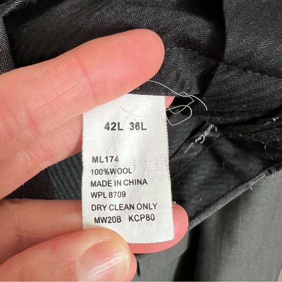 Kenneth Cole suit. Gray. 42 long/36 waist. - Picture 3 of 5